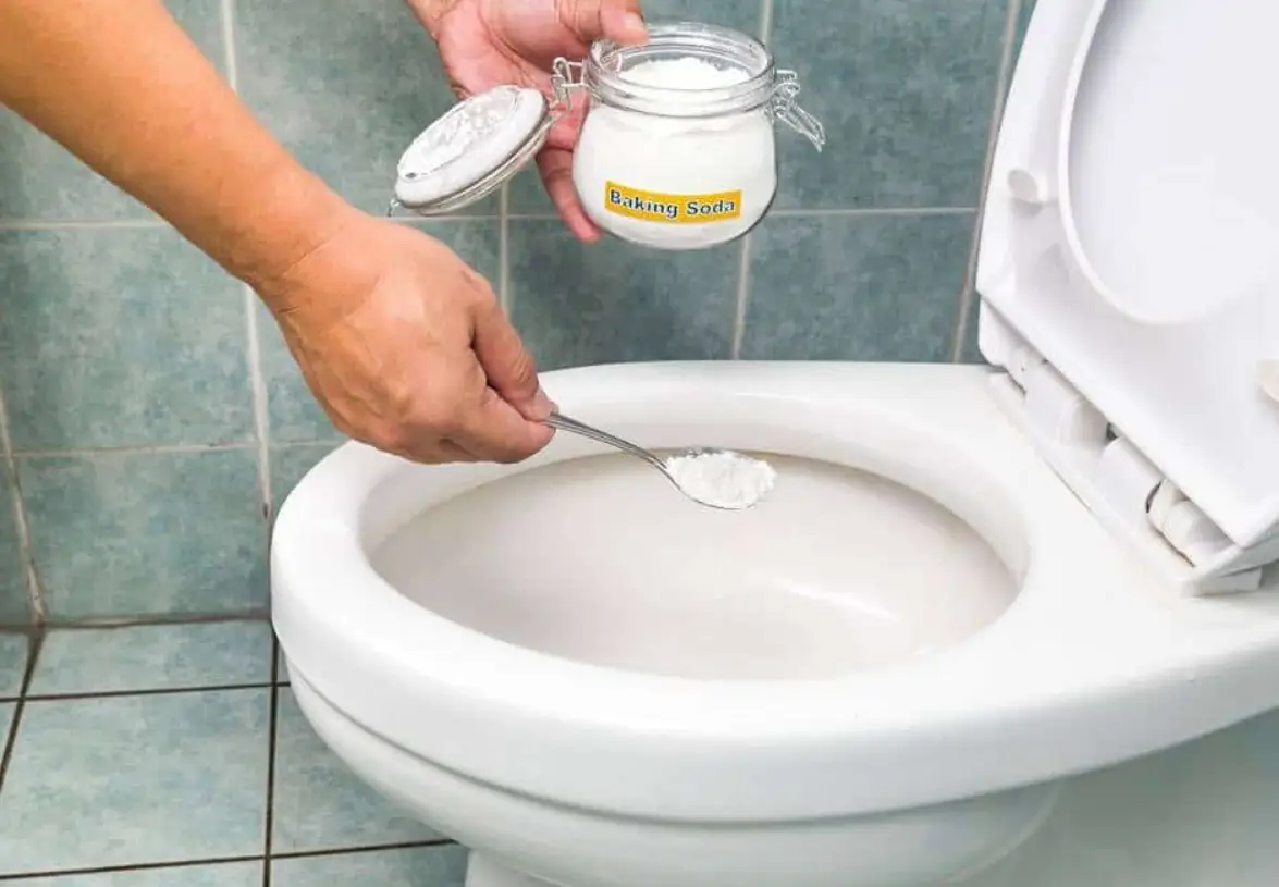 Comment déboucher les toilettes naturellement en 2025